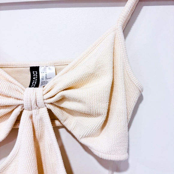 H&M Beige crinkled cut-out top - Picture 5 of 8